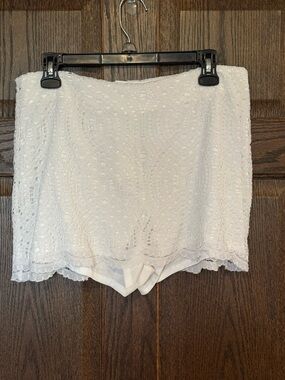 Lilly Pulitzer White Scalloped Lace Shorts Skort Size 8 Bridal Neutral